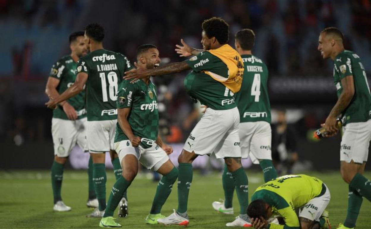 Los futbolistas del Palmeiras celebran el título. 