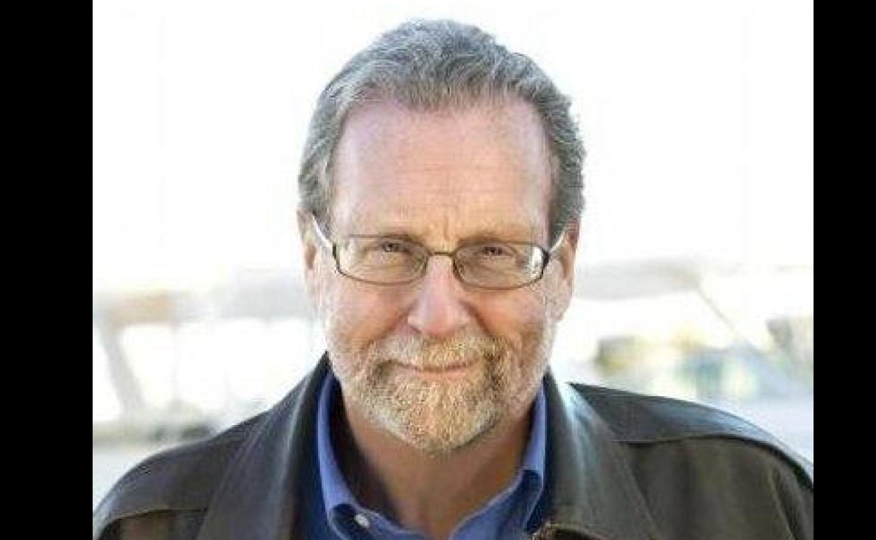 Peter Greenberg, presentador del programa de la PBS. 