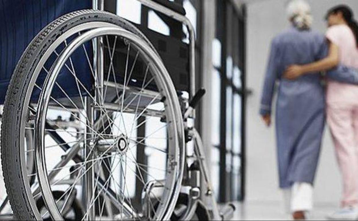 Santana rechaza las críticas del presidente del CES sobre dependencia