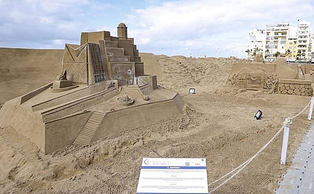 Imagen principal - Detalles de las esculturas de arena.