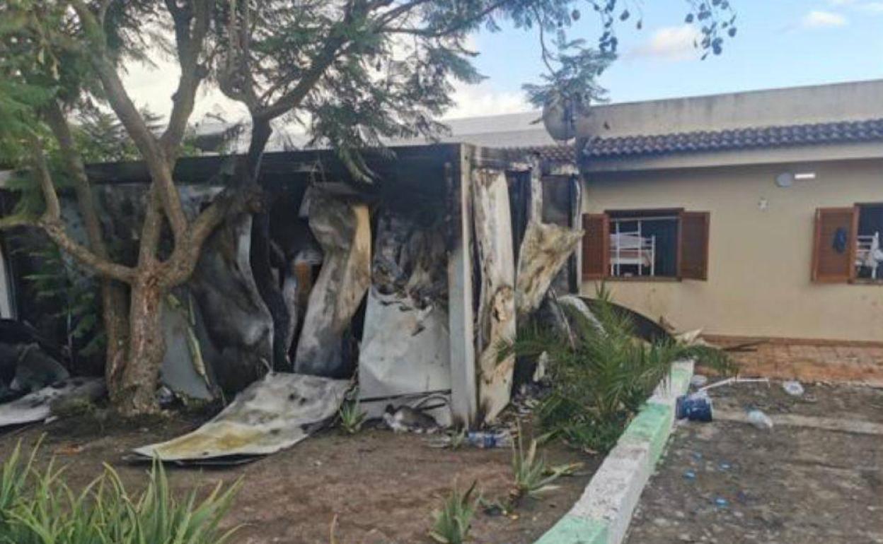 Estado en que quedó el inmueble que acoge a menores tras un incendio. 