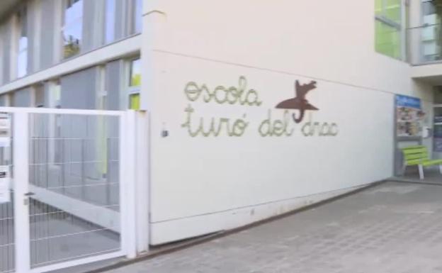 Una escuela de Canet se «adapta» a la sentencia del 25% en castellano