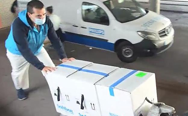 Canarias recibe las primeras 54.000 dosis de vacunas infantiles