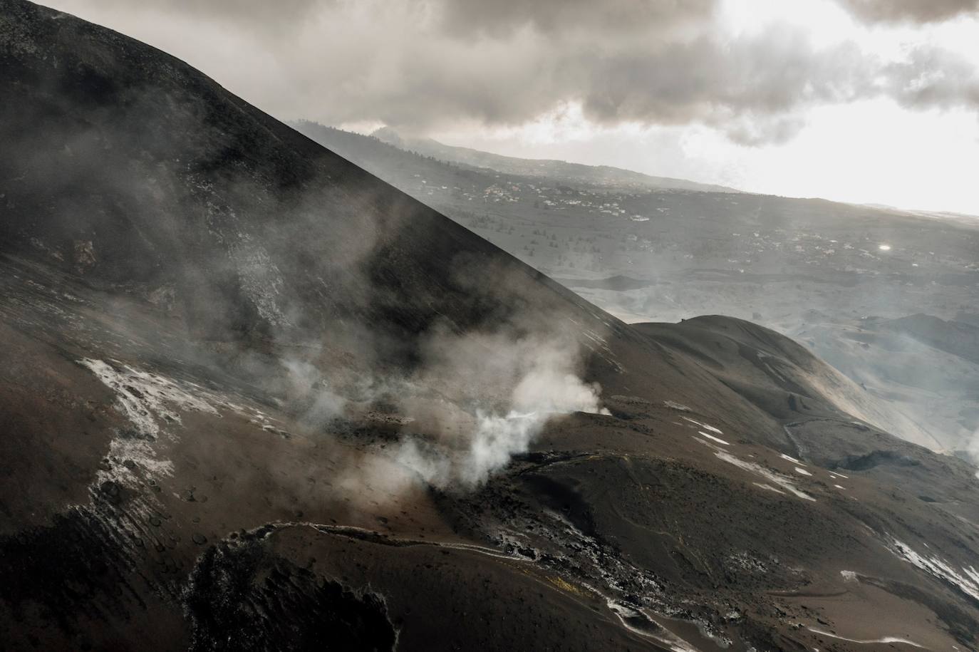 Fotos: Así se ve el volcán tras casi parar su actividad este martes.