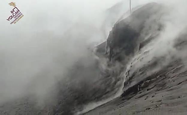 Vídeo. Débil desgasificación en el edificio volcánico