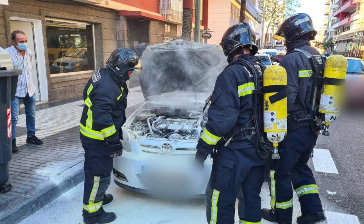 Conato de incendio en un taxi en Primero de Mayo