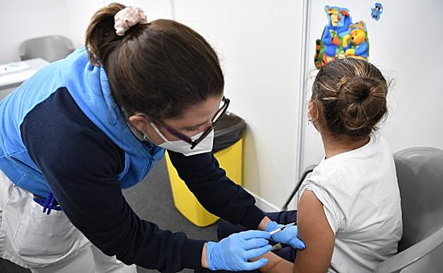 La vacunación es clave para frenar la pandemia. 