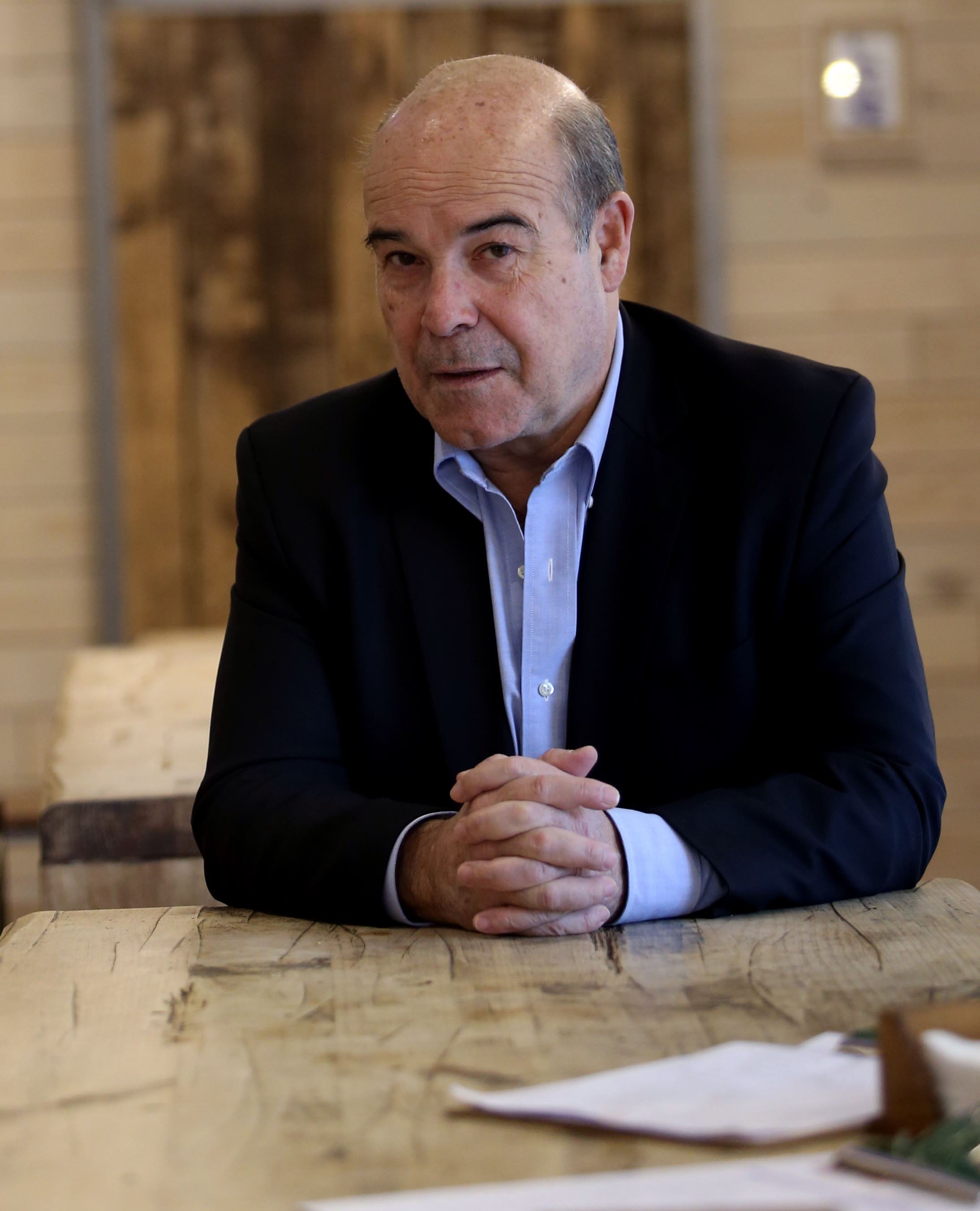 Antonio Resines, en la UCI por covid con las tres dosis de la vacuna