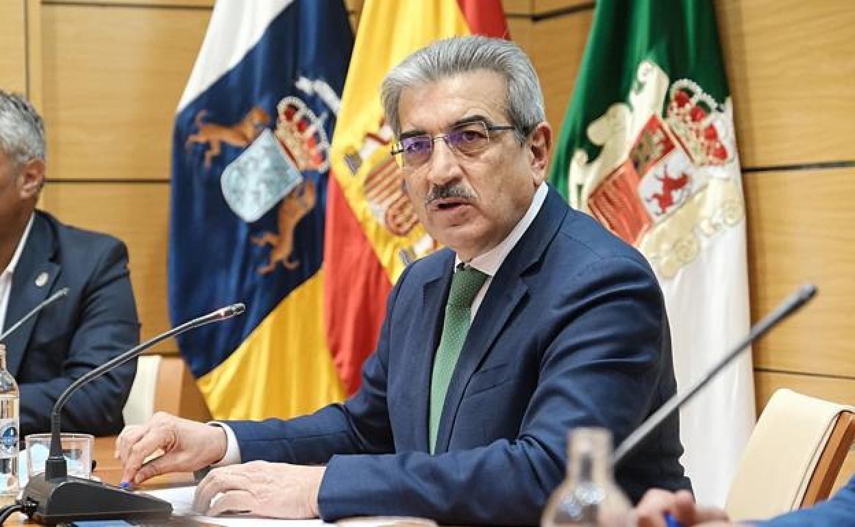 Román Rodríguez, consejero de Hacienda del Ejecutivo canario y presidente de NC, durante su última visita a Fuerteventura. 