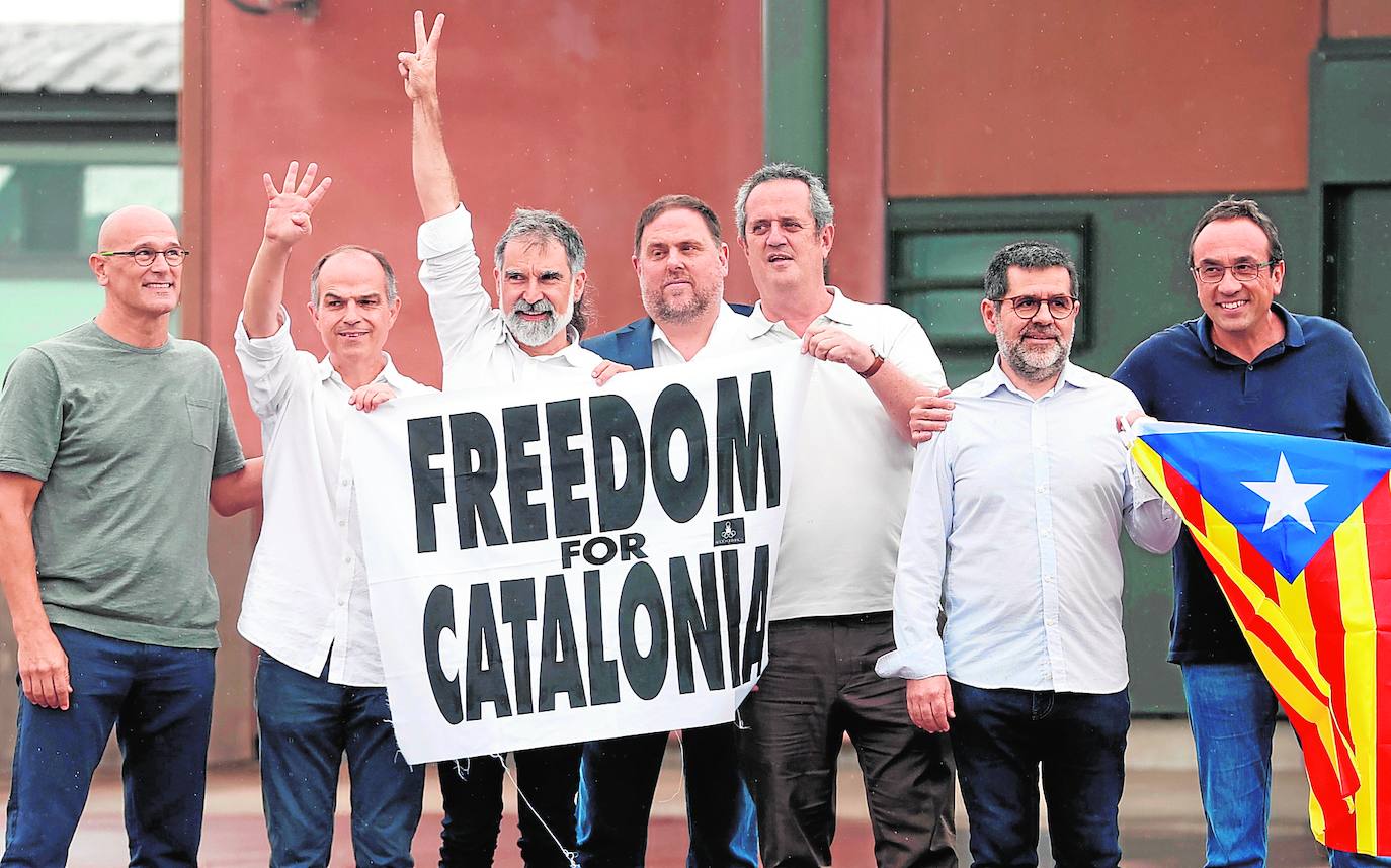 Los condenados por el proceso soberanista catalán fueron finalmente indultados por el Gobierno de Sánchez y salieron de prisión.