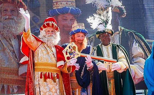 Intenso recorrido de los Reyes Magos por la ciudad