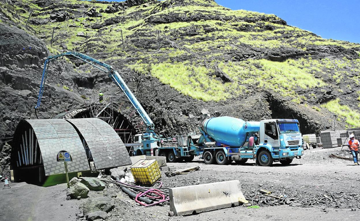 Imagen de archivo de las obras en la carretera de La Aldea. C7