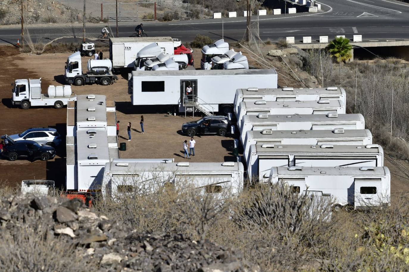 Imagen del despliegue de medios para rodar en estta zona del sur de la isla. 