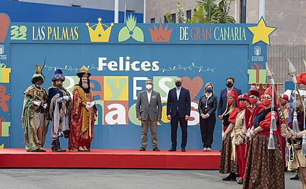 Imagen principal - Llegada de los Reyes Magos al muelle de Santa Catalina en un acto sin público. 