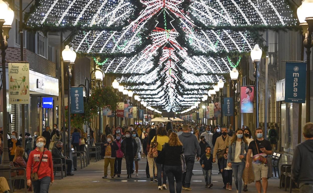 Imagen de la calle Triana durante las fiestas navideñas. 