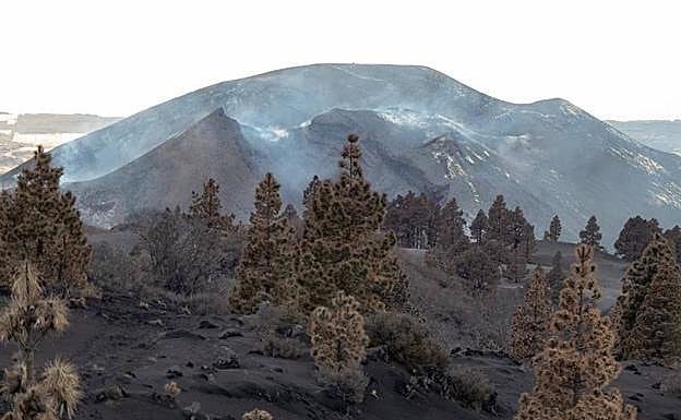 El volcán de Cumbre Vieja, en La Palma, cumple este domingo tres meses desde que entrara en erupción el pasado domingo, 19 de septiembre, aunque desde la noche del lunes pasado su actividad ha cesado.