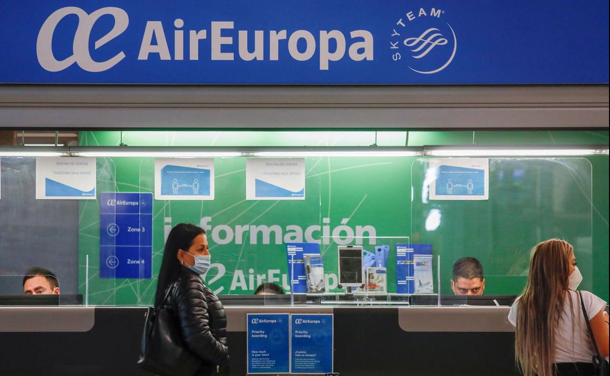 Calviño no descarta que el Estado entre en el capital de Air Europa 