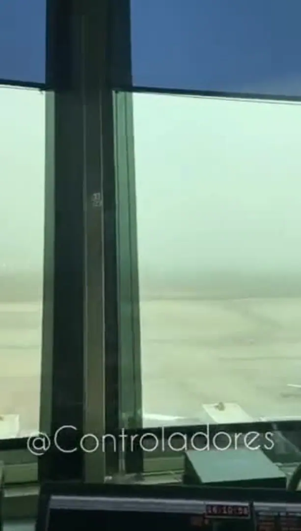 Visibilidad reducida por la calima en el aeropuerto de Gran Canaria