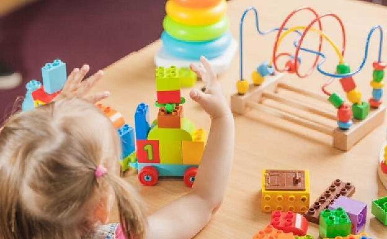 Siguen aumentando los contagios activos en colegios e institutos: 13.618