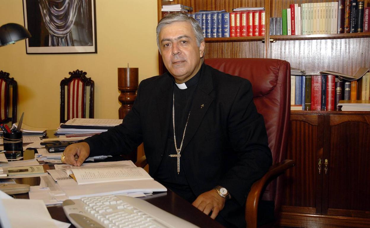 Foto de archivo del obispo de la Diócesis Nivariense, Bernardo Álvarez. 