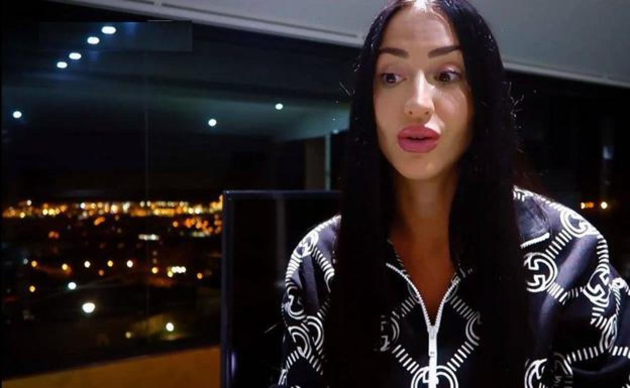 Aurah, durante el vídeo. 