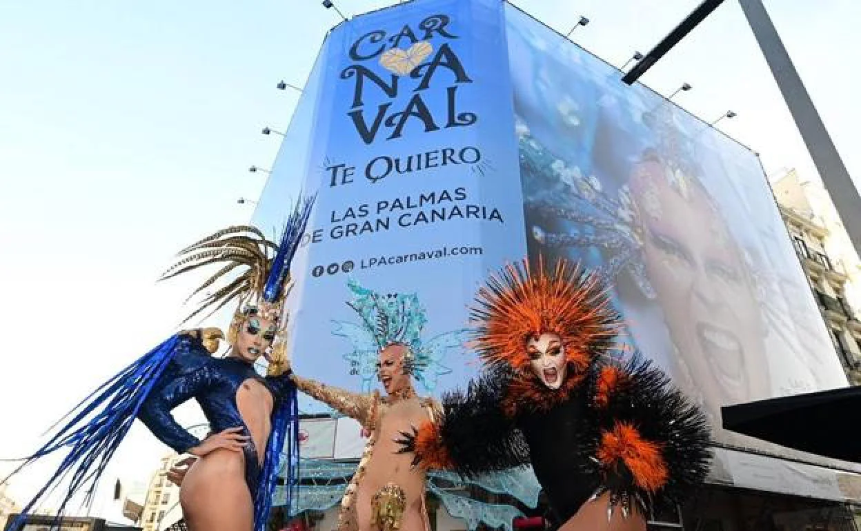 Presentación de la lona promocional del carnaval que se instaló en la calle Goya de Madrid. 