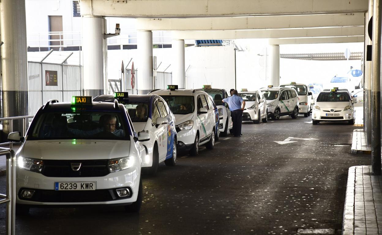 Taxis en el Aeropuerto de Gran Canaria. 