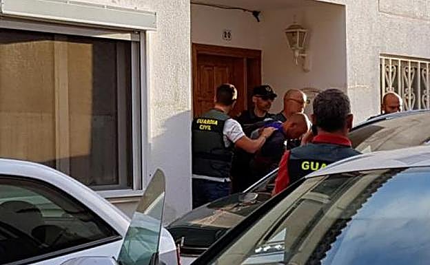 Momento de la detención del supuesto asesino. 