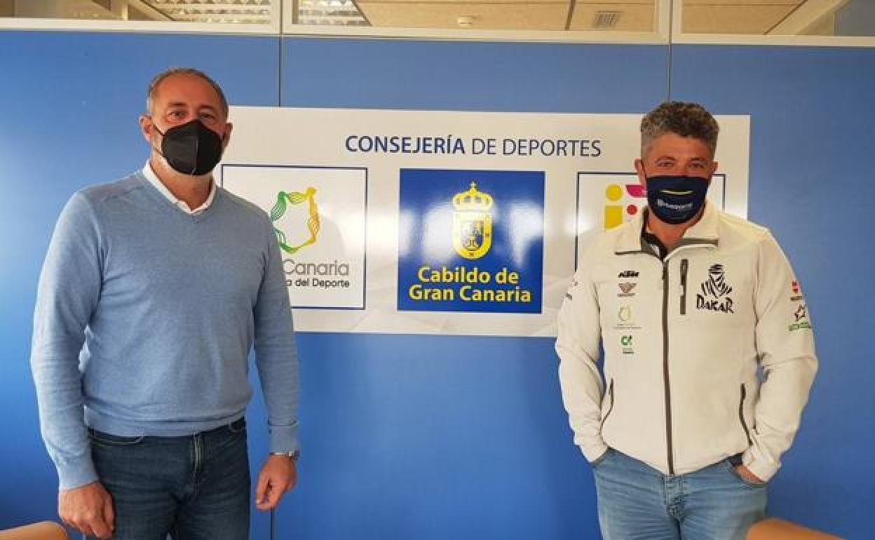 Castellano y Peñate, durante el encuentro mantenido en la consejería de Deportes. 
