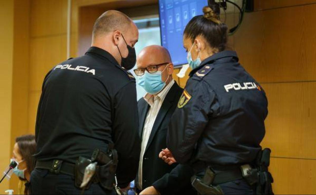 Declarado culpable de matar a su mujer y a su hijo a pedradas en una cueva de Tenerife