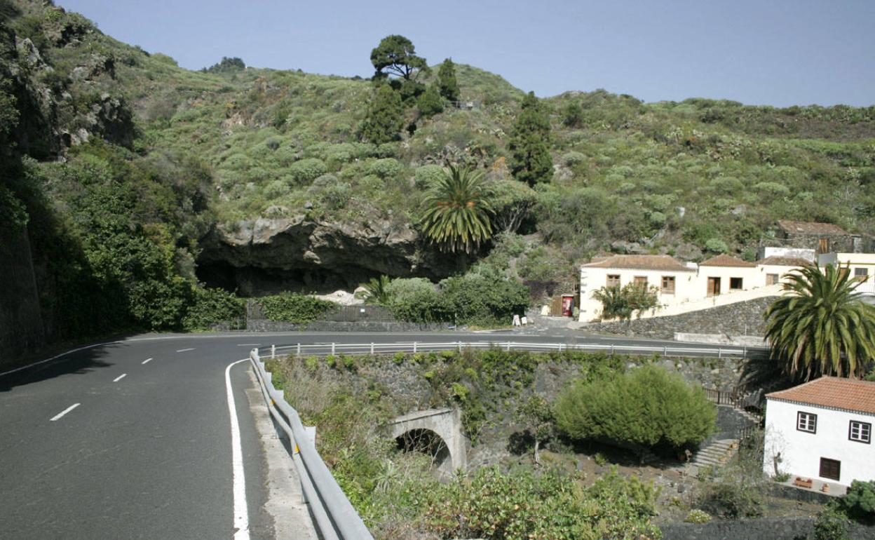 Vista de la Cueva de Belmaco, en la isla de La Palma. 