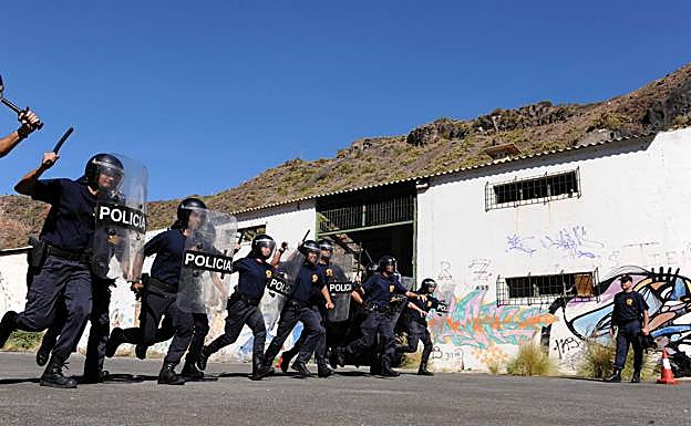 Curso de intervención policial en el Manuel Lois. 
