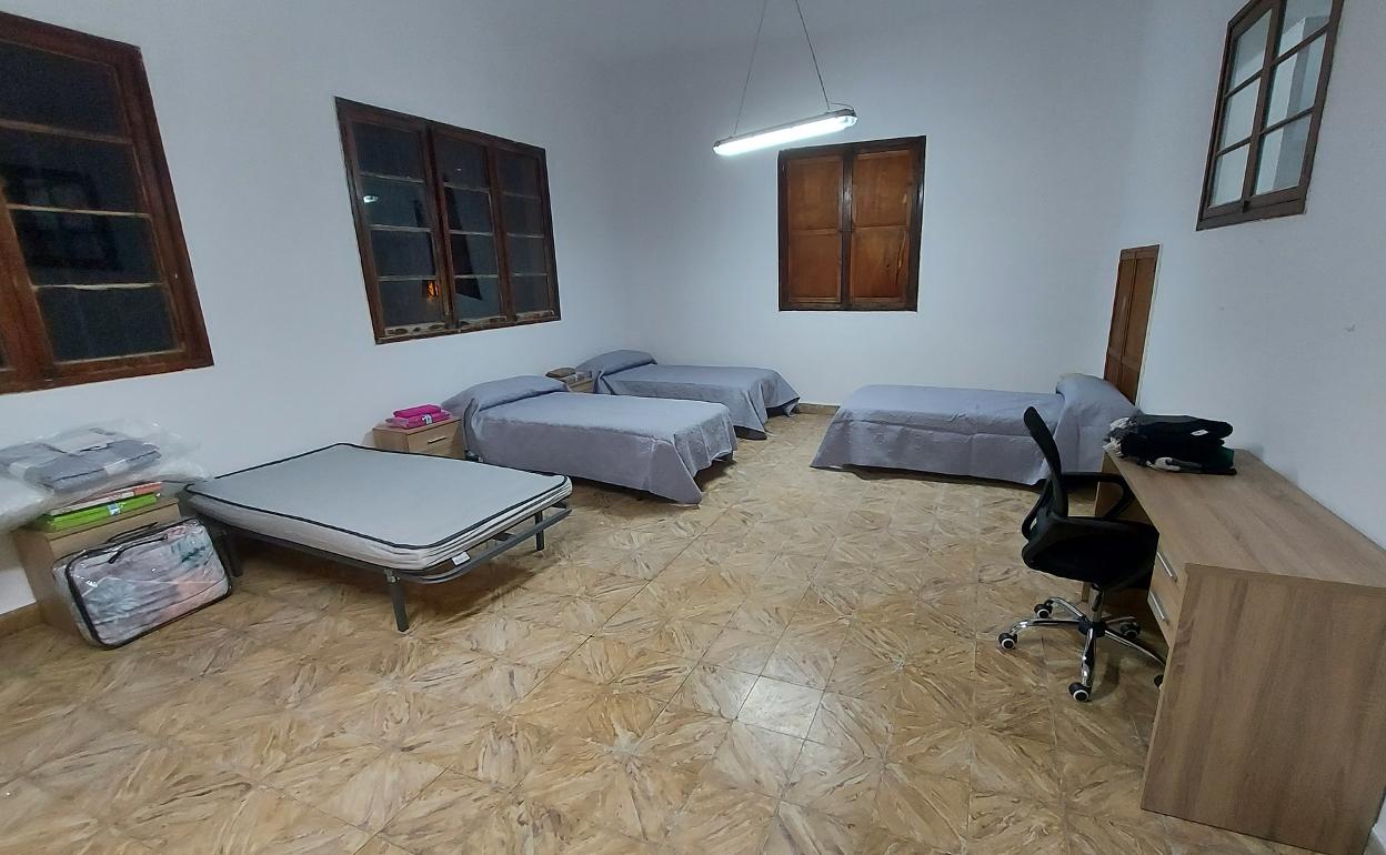 Cáritas de Tenerife busca alternativas para el realojo de familias afectadas por el volcán. 