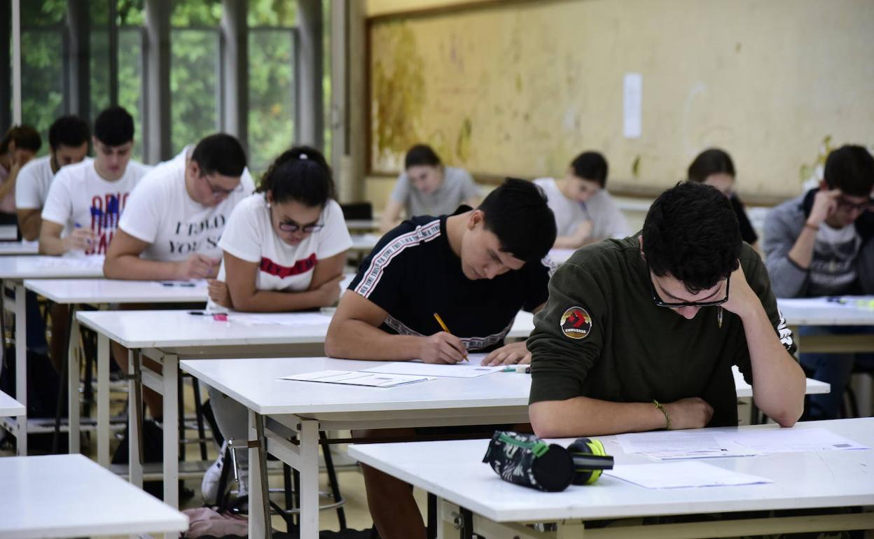 Imagen de archivo de alumnado durante los exámenes de la EBAU en la ULPGC. 