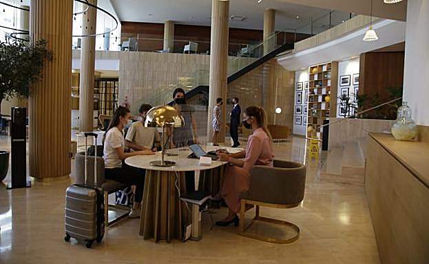 Casi 4.000 empresas ganan un mes para transitar de los ERTE covid a las nuevas modalidades aunque desde el 1 de marzo será más caro. 