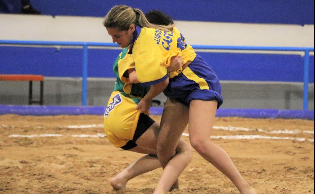 Castillo y Gáldar ofrecieron una luchada con intereantes agarradas. 