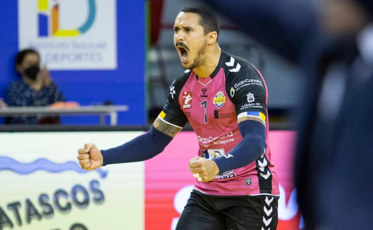 La ambición y la garra de Alejandro Fernández son siempre valores a añadir al grupo grancanario en cada partido. 