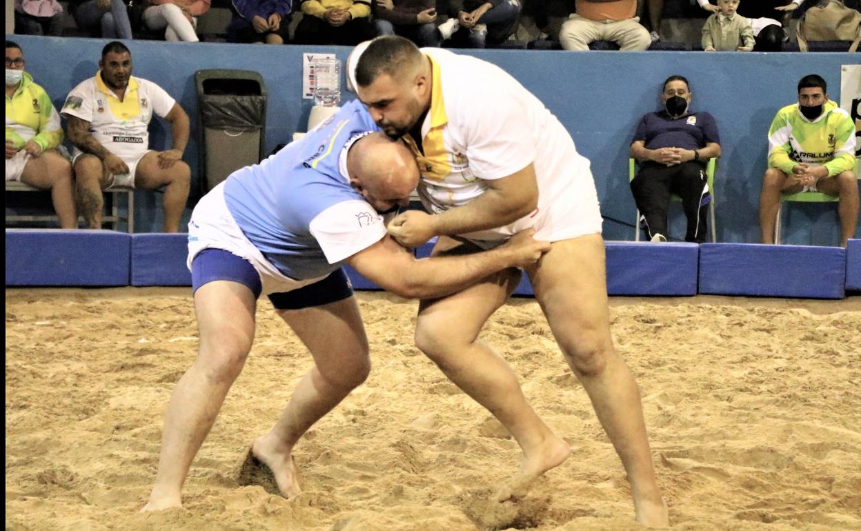 El puntal del Union Agüimes, Kevin Acosta, tendrá mucho trabajo ante el Rosario. 