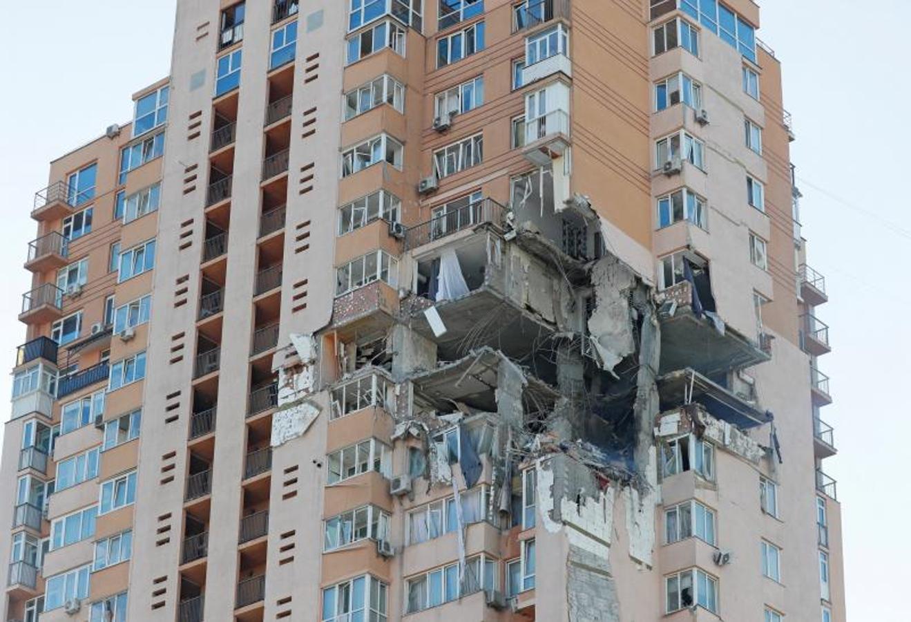 Un misil ruso ha impactadpo contra un edificio residencial en Kiev.