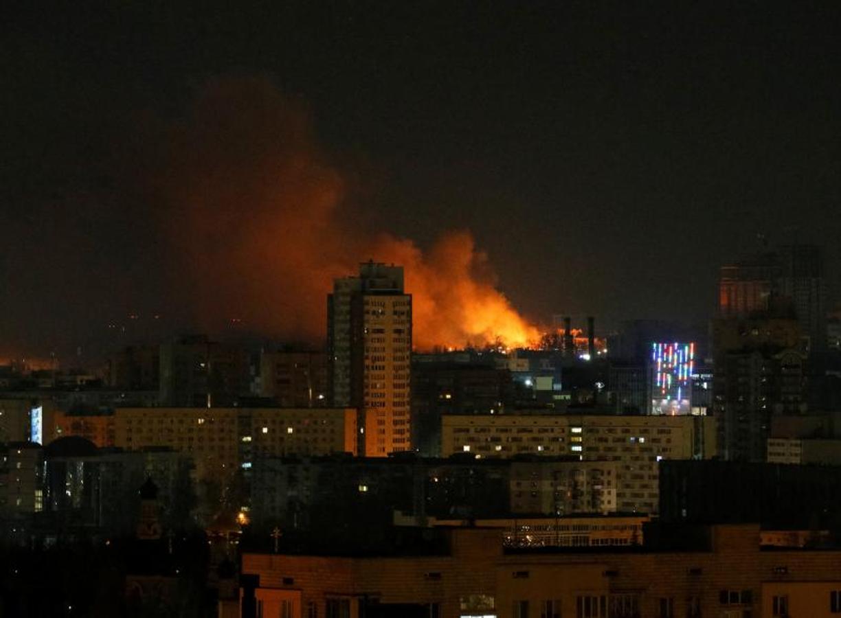 Imagen de una explosión esta noche en Kiev