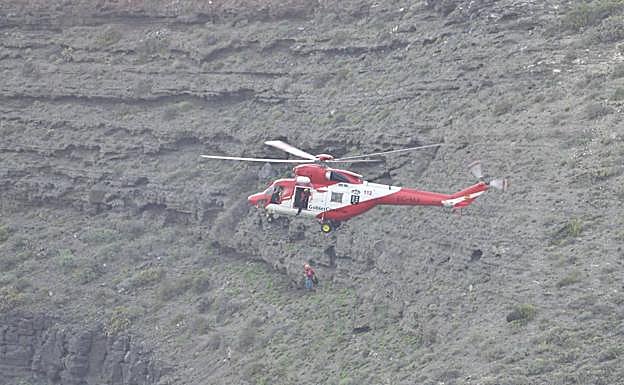 Rescatan a una senderista, desmayada y lesionada, en el Barranco de Ladera Alta, Gran Canaria