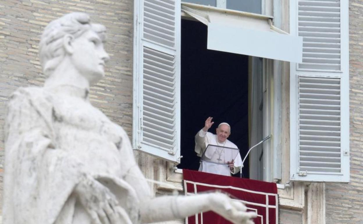 El Papa Francisco durante el rezo del Ángelus este domingo.