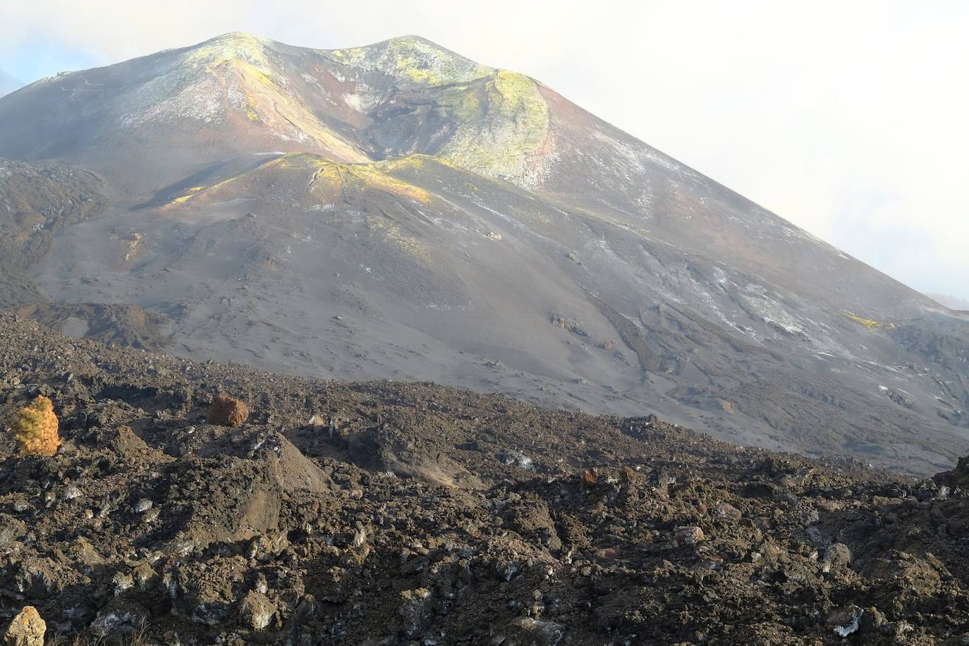 Fotos: Vista del volcán desde una zona de coladas
