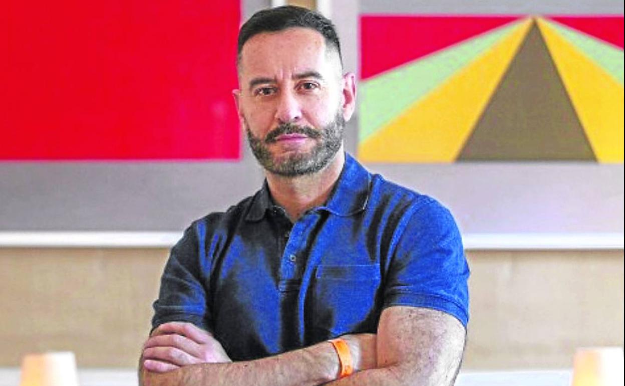 El artista que desafía el autoritarismo