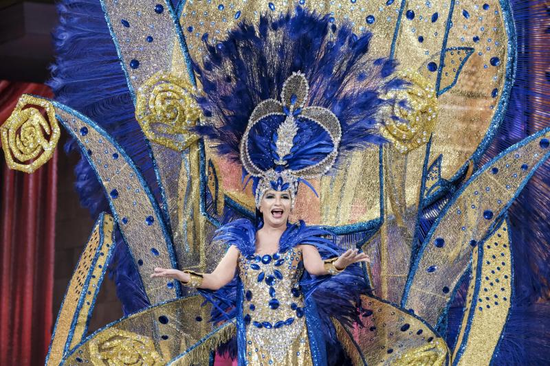 TAPICERÍA PEÑATE presentó a Marga Espino con la fantasía ‘Félicité’, diseñada por Isaac Martínez Vicente