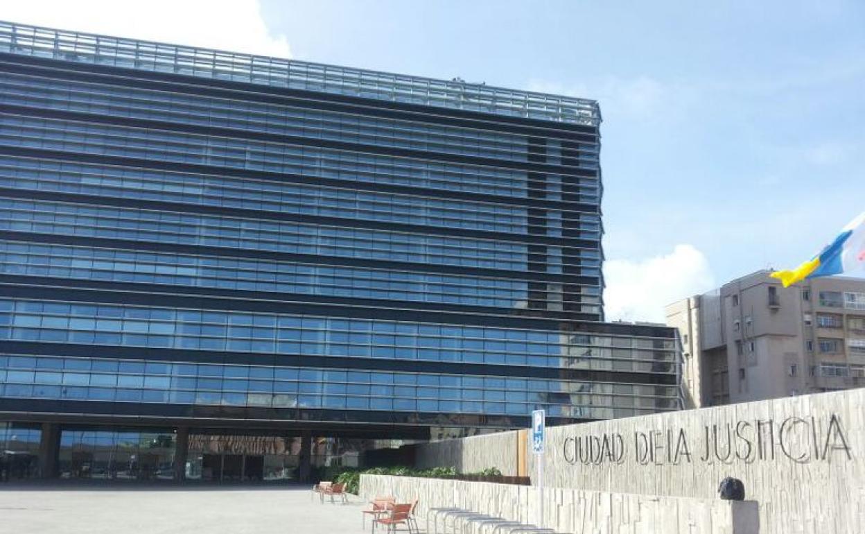 Absuelven a un fisioterapeuta de la capital grancanaria de abusos a un menor