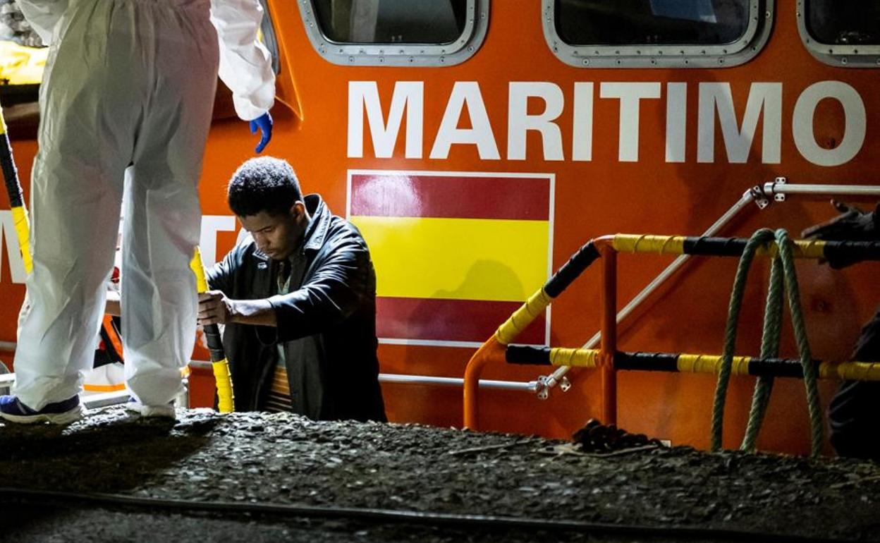 Uno de los rescates de febrero en el muelle de Arguineguín. 