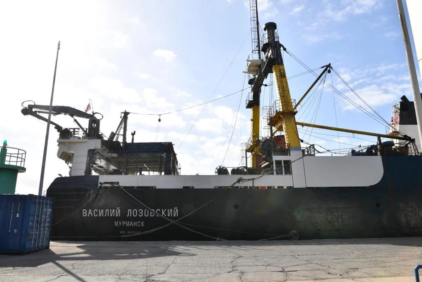 Fotos: El puerto de Las Palmas, con 3 barcos rusos atracados, a la espera del veto