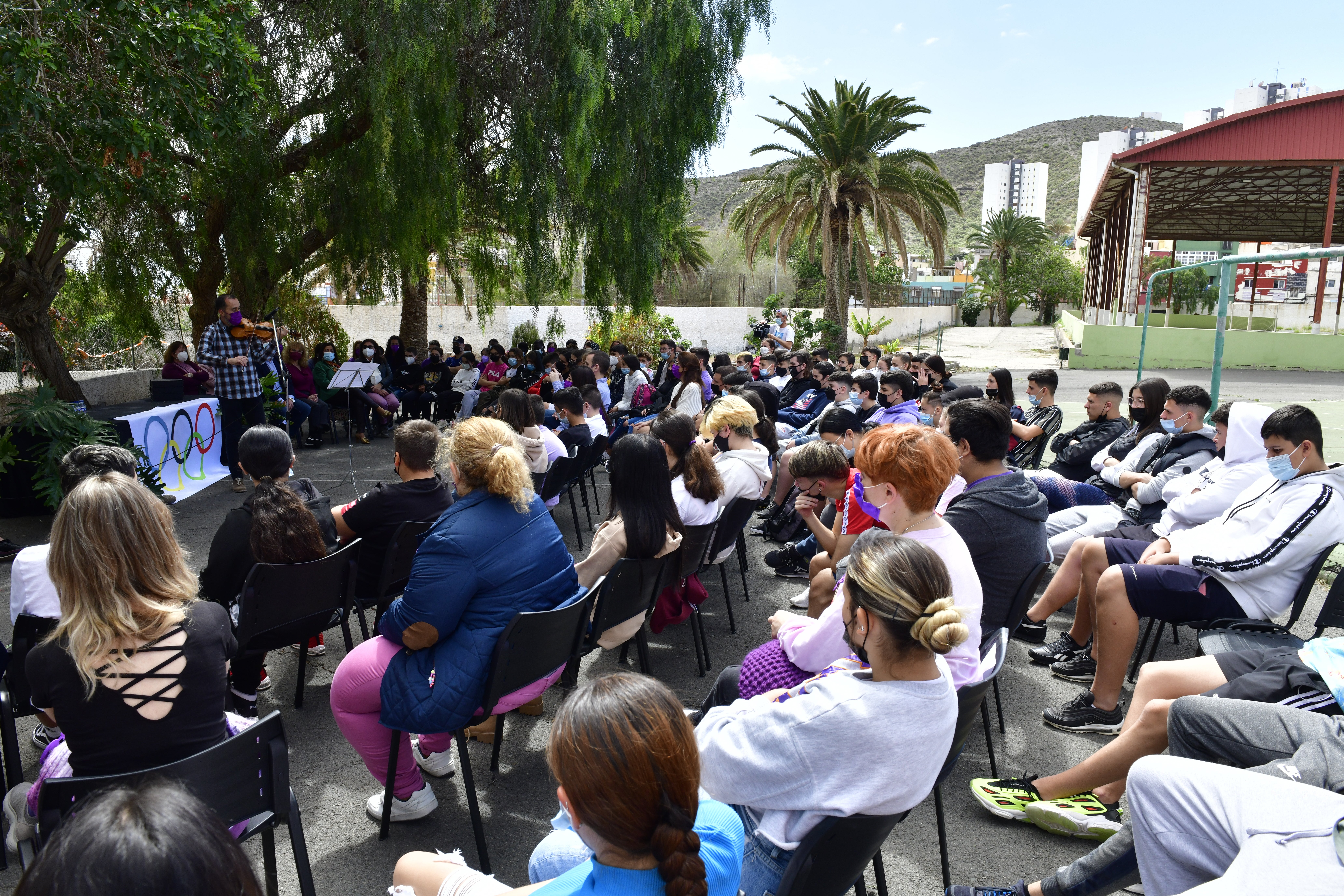 Fotos: El IES Ramón Menéndez Pidal homenajea a mujeres deportistas este 8 de marzo