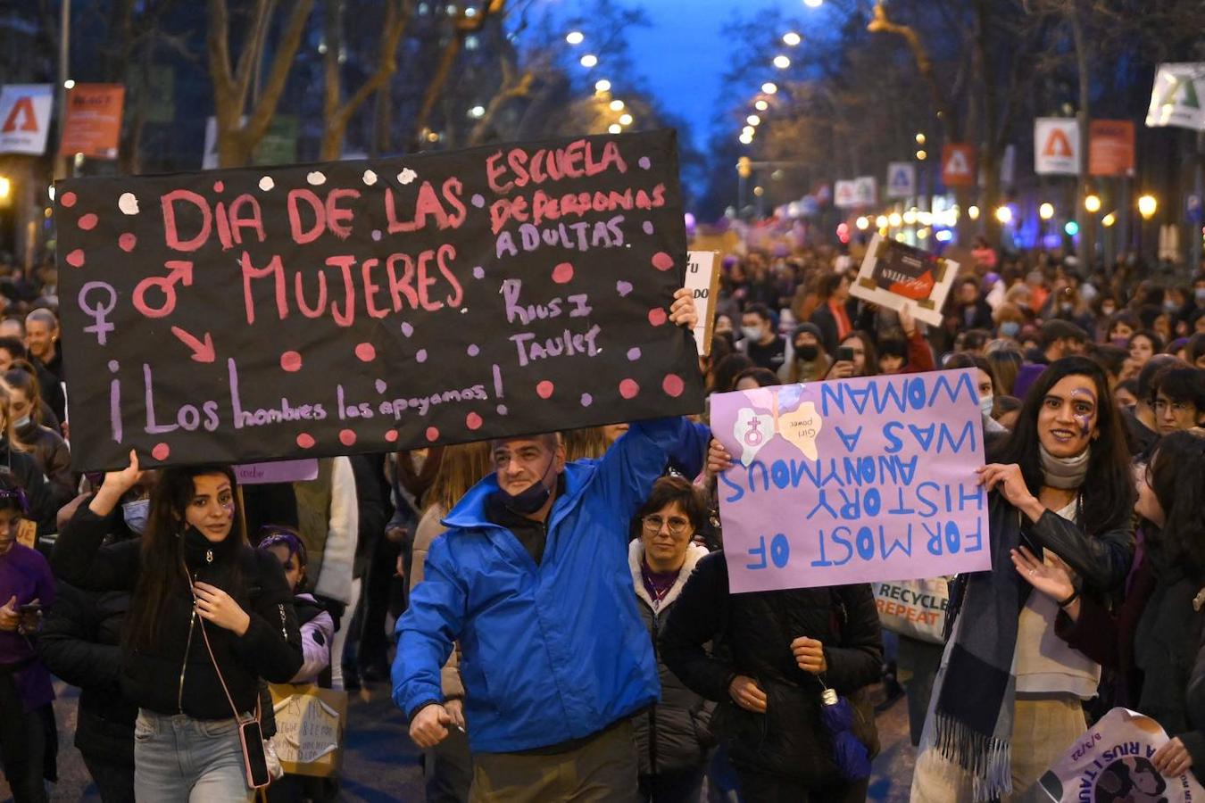 Pedir igualdad en el Día de la Mujer ha sido el objetivo de la marcha de Barcelona